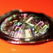 hologramme dans du liquidMetal
