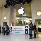 greenpeace_applestore-Louvre_2